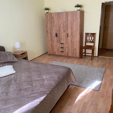 Apartmany 2Kk U Fakultni Nemocnice Volne Parkovani Hradec Kralove Ngoại thất bức ảnh