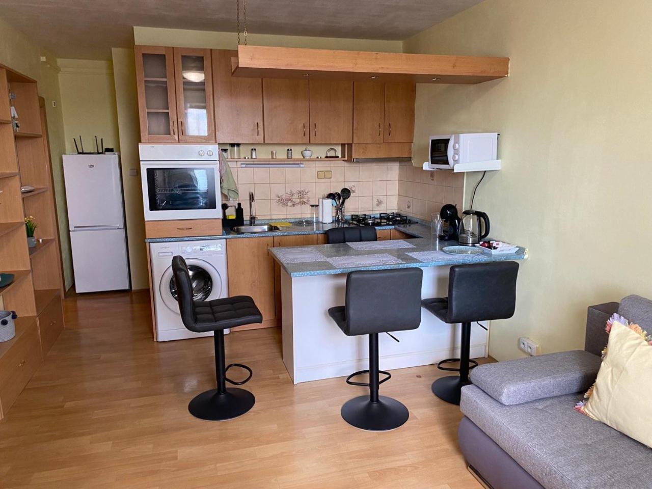 Apartmany 2Kk U Fakultni Nemocnice Volne Parkovani Hradec Kralove Ngoại thất bức ảnh