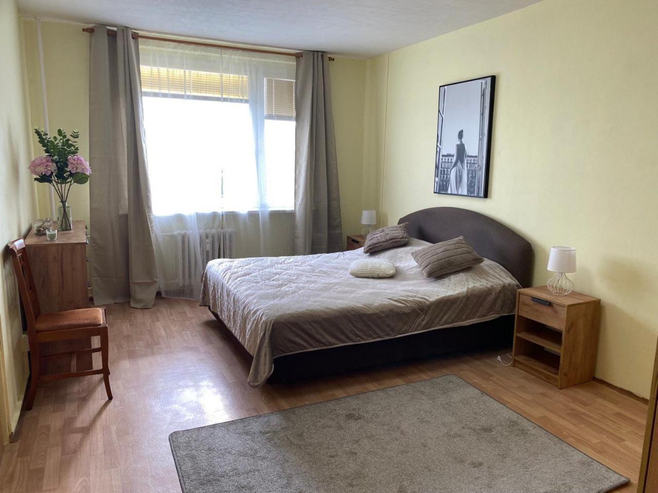 Apartmany 2Kk U Fakultni Nemocnice Volne Parkovani Hradec Kralove Ngoại thất bức ảnh